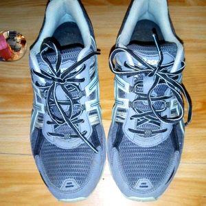 Women's ASIC tennis shoes